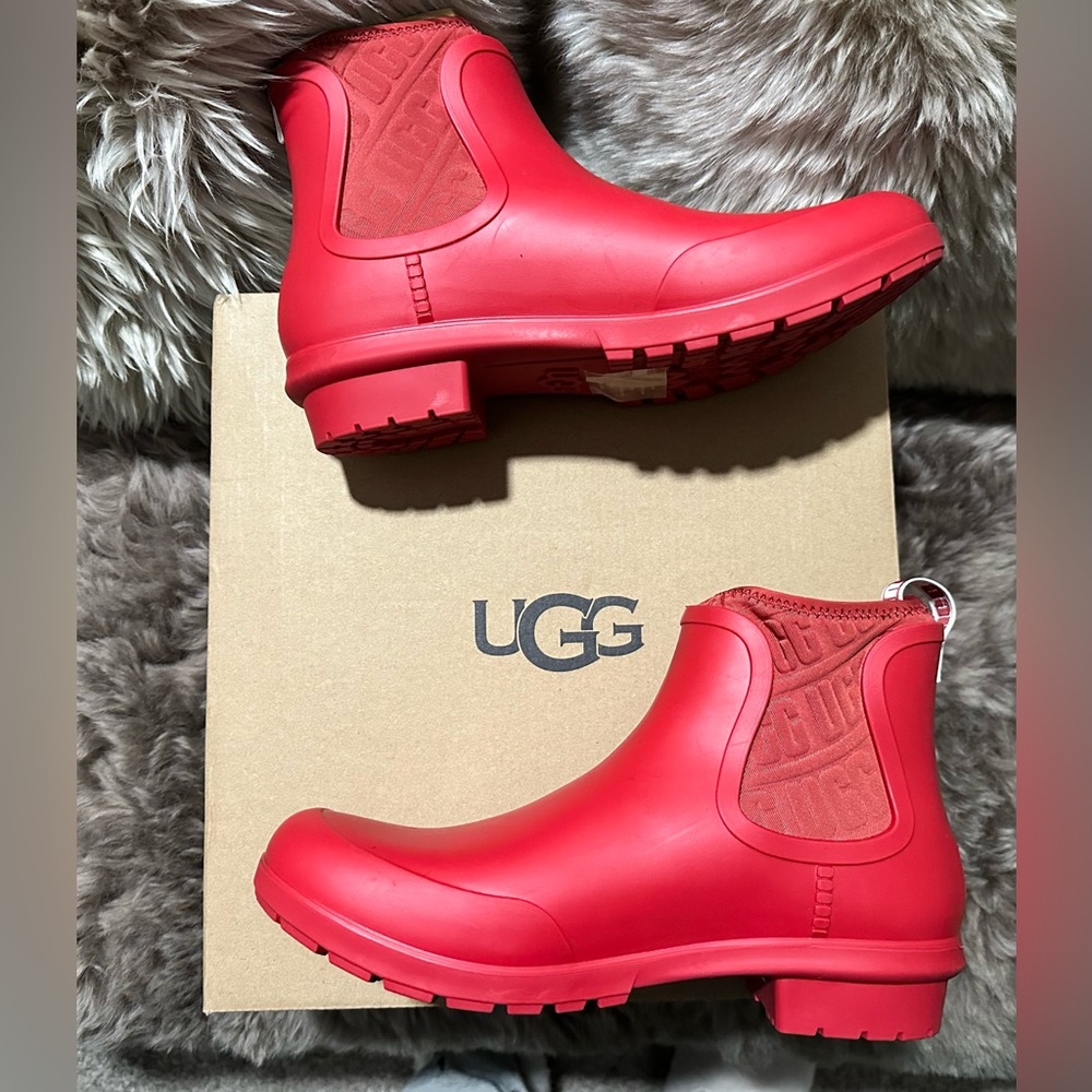 RED UGG WILLIES FOR 🌧️ RAIN OR ❄️ SNOW.